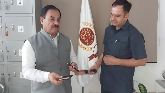 ईडी कार्यालय पहुंचे हरक सिंह रावत हुई घंटों पूछताछ ईडी कार्यालय पहुंचे हरक सिंह रावत हुई घंटों पूछताछ