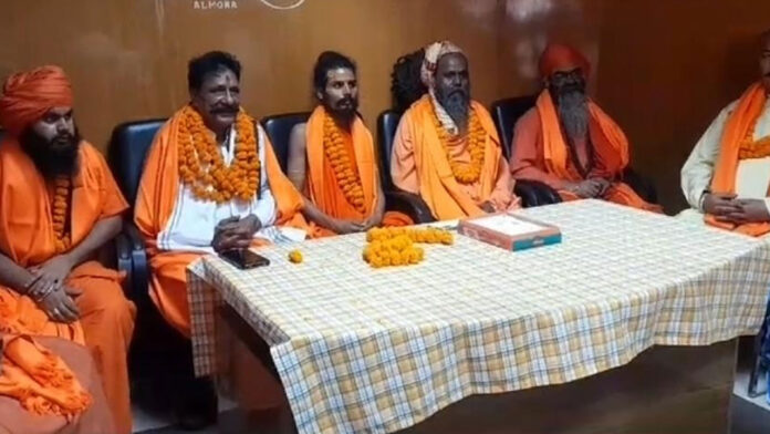 जूना अखाड़े ने डॉन प्रकाश पांडे को जेल में दीक्षा देकर बनाया उत्तराधिकारी जूना अखाड़े ने डॉन प्रकाश पांडे को जेल में दीक्षा देकर बनाया उत्तराधिकारी