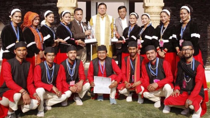 सीएम ने झांकी के सभी कलाकारों को 50-50 हजार की धनराशि देने की घोषणा सीएम ने झांकी के सभी कलाकारों को 50-50 हजार की धनराशि देने की घोषणा