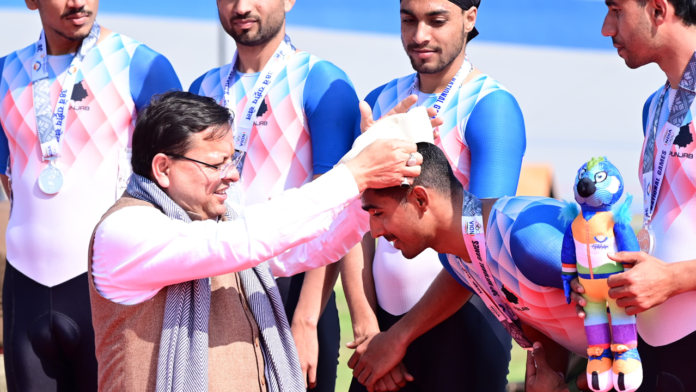 सीएम ने साइकिलिंग पदक विजेताओं को मेडल प्रदान किए सीएम ने साइकिलिंग पदक विजेताओं को मेडल प्रदान किए