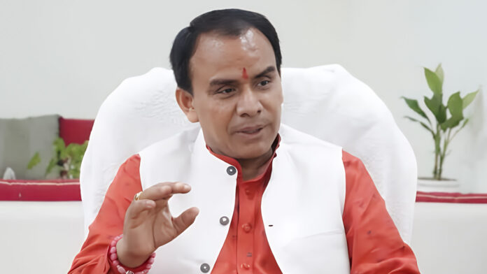 सूबे में 59 लाख लोगों के बने आयुष्मान कार्ड : डॉ. धन सिंह रावत सूबे में 59 लाख लोगों के बने आयुष्मान कार्ड : डॉ. धन सिंह रावत