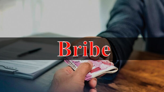 चालीस हजार की रिश्वत लेते कानूनगो रंगे हाथ दबोचा चालीस हजार की रिश्वत लेते कानूनगो रंगे हाथ दबोचा