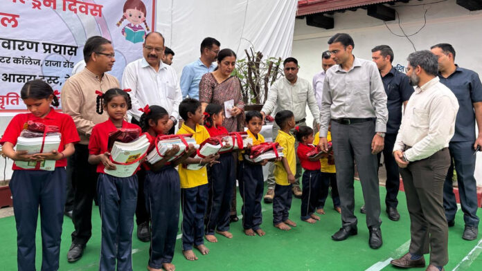 शिक्षा की मुख्यधारा से जुड़े इन्टेंसिव केयर सेंटर के 19 बच्चे : डीएम शिक्षा की मुख्यधारा से जुड़े इन्टेंसिव केयर सेंटर के 19 बच्चे : डीएम