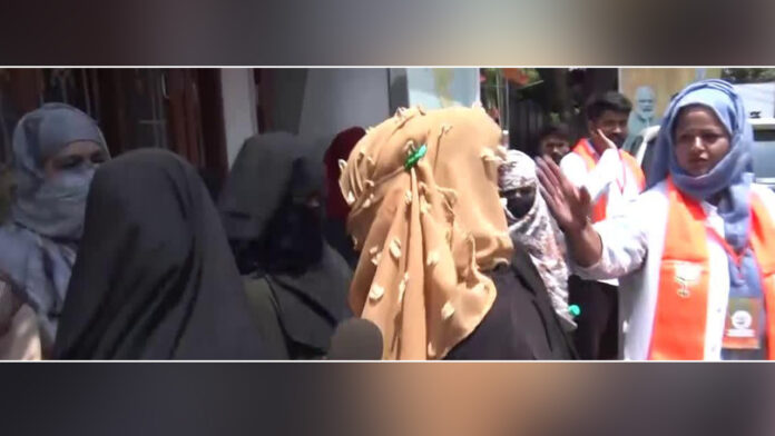 मुस्लिम महिला का भाजपा मुख्यालय में हंगामा मुस्लिम महिला का भाजपा मुख्यालय में हंगामा