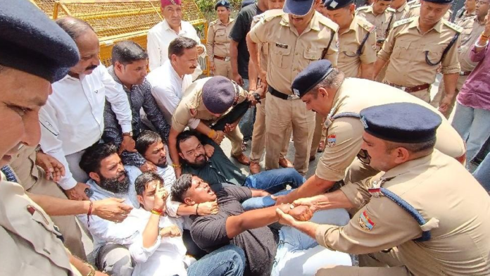 ईडी दफ्तर पर यूथ कांग्रेस का जोरदार प्रदर्शन ईडी दफ्तर पर यूथ कांग्रेस का जोरदार प्रदर्शन