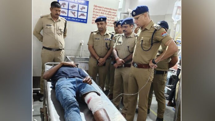 मुठभेड़ के बाद दो पेट्रोल पंपों में डकैती डालने वाले पांच बदमाश गिरफ्तार मुठभेड़ के बाद दो पेट्रोल पंपों में डकैती डालने वाले पांच बदमाश गिरफ्तार