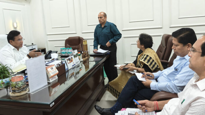 कोविड के बढ़ते मामलों पर स्वास्थ्य सचिव सख्त कोविड के बढ़ते मामलों पर स्वास्थ्य सचिव सख्त