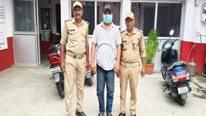 नकली आयुर्वेदिक दवा फैक्ट्री का भंडाफोड़ नकली आयुर्वेदिक दवा फैक्ट्री का भंडाफोड़