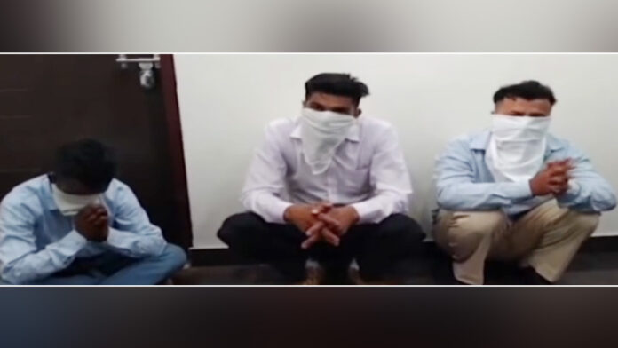 तीन फर्जी खाद्य अधिकारी गिरफ्तार तीन फर्जी खाद्य अधिकारी गिरफ्तार