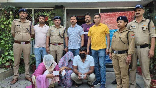 पति-पत्नी सहित तीन लुटेरे गिरफ्तार पति-पत्नी सहित तीन लुटेरे गिरफ्तार