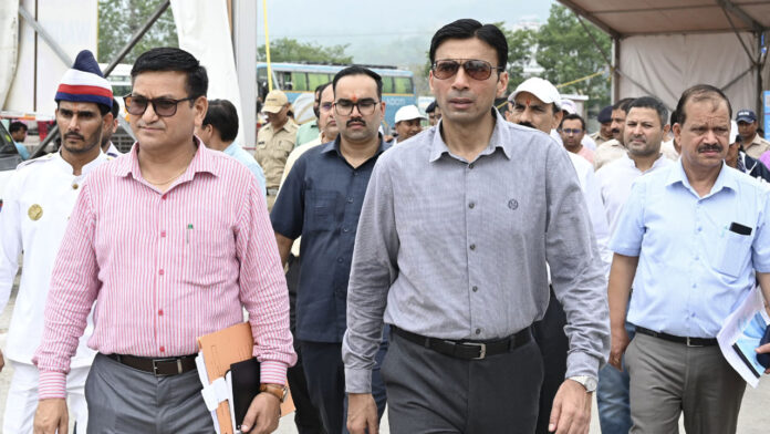 डीएम बंसल ने किया चारधाम यात्रा व्यवस्था का निरीक्षण डीएम बंसल ने किया चारधाम यात्रा व्यवस्था का निरीक्षण