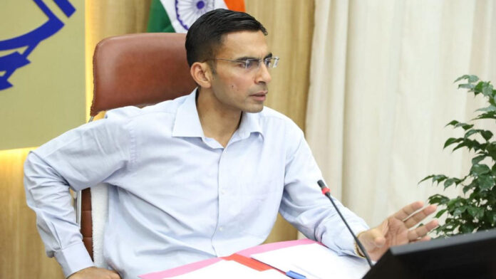 पेयजल शिकायतों का डे-टू-डे निस्तारण किया जाए : डीएम पेयजल शिकायतों का डे-टू-डे निस्तारण किया जाए : डीएम