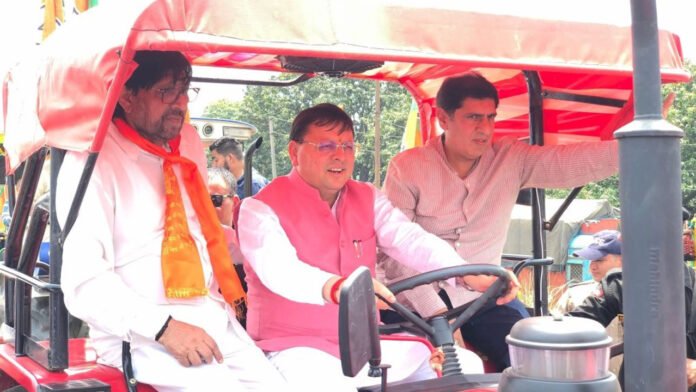 आज किसानों के हित में कई कल्याणकारी योजनाएं चलाई जा रही हैं : सीएम धामी आज किसानों के हित में कई कल्याणकारी योजनाएं चलाई जा रही हैं : सीएम धामी