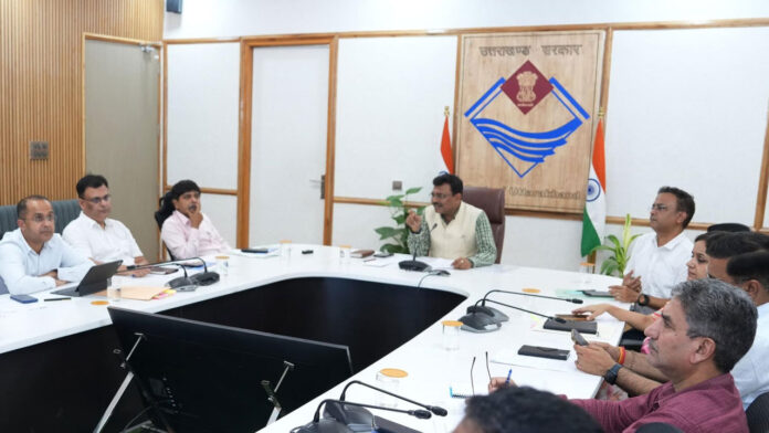 प्रत्येक कर्मचारी का सर्विस बुक डाटा किया जाए अपडेट : बर्द्धन प्रत्येक कर्मचारी का सर्विस बुक डाटा किया जाए अपडेट : बर्द्धन