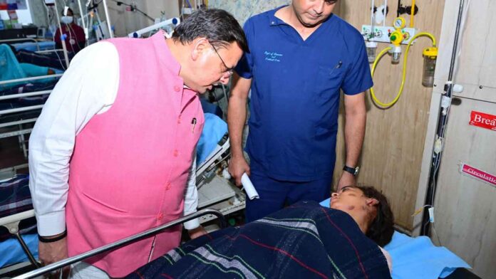 मनसा देवी हादसाः सीएम धामी ने घायलों का हालचाल जाना मनसा देवी हादसाः सीएम धामी ने घायलों का हालचाल जाना