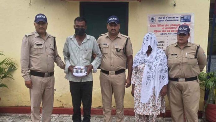 हत्या मामले में मृतक की पत्नी व प्रेमी गिरफ्तार हत्या मामले में मृतक की पत्नी व प्रेमी गिरफ्तार