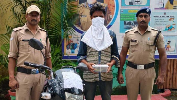 स्नैचिंग की घटना को अंजाम देने वाला अभियुक्त गिरफ्तार स्नैचिंग की घटना को अंजाम देने वाला अभियुक्त गिरफ्तार