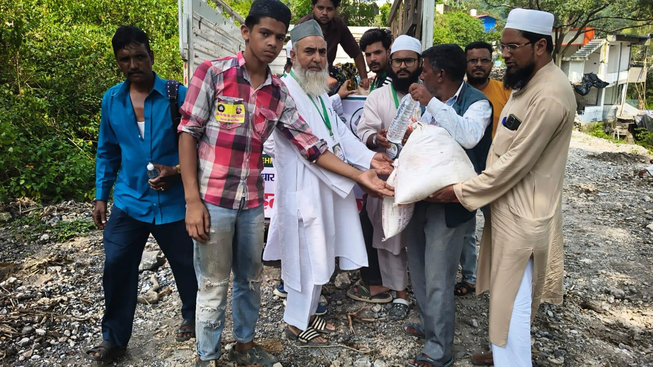 Jamiat is giving the message of humanity in disaster