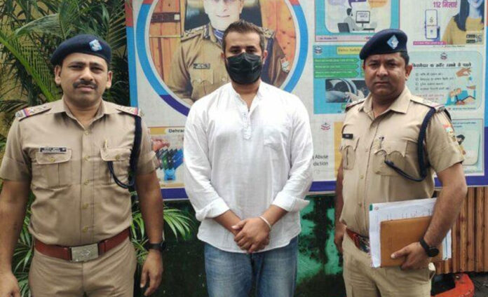 हॉकी से मारपीट करने का दूसरा आरोपी भी पुलिस ने दबोचा हॉकी से मारपीट करने का दूसरा आरोपी भी पुलिस ने दबोचा