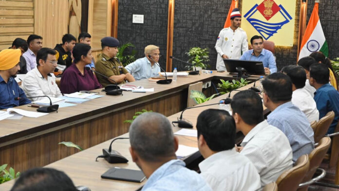 मानकों का उल्लंघन करने वालों पर होगी एफआईआर : डीएम मानकों का उल्लंघन करने वालों पर होगी एफआईआर : डीएम