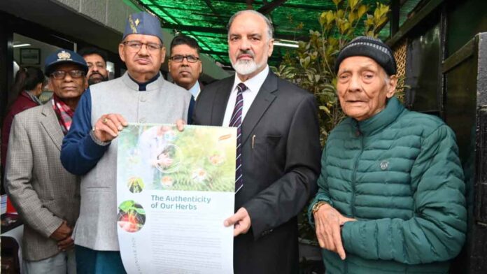 फाइटोकेमिस्ट्री और आयुर्वेद उत्तराखण्ड के विकास के मजबूत आधार : गणेश जोशी फाइटोकेमिस्ट्री और आयुर्वेद उत्तराखण्ड के विकास के मजबूत आधार : गणेश जोशी