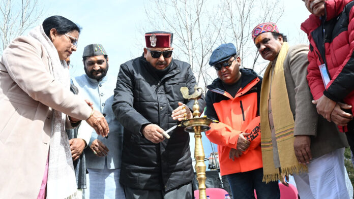 औली में गूंजा शीत उत्सव का शंखनाद औली में गूंजा शीत उत्सव का शंखनाद