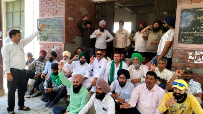 गेहूं की खरीद शुरू ना होने से किसानों में भारी आक्रोश, उग्र आंदोलन की दी चेतावनी