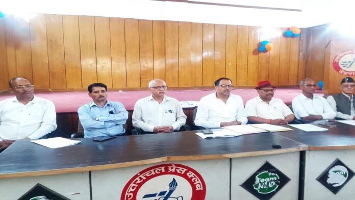 राज्य कर्मचारियों ने राज्य सरकार के खिलाफ भरी हुंकार