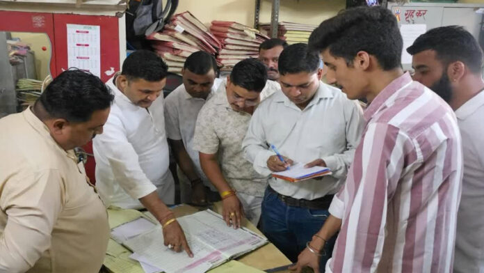 मंत्री ने मारा नगर पालिका में मारा छापा, गायब मिले कई अधिकारी व कर्मचारी