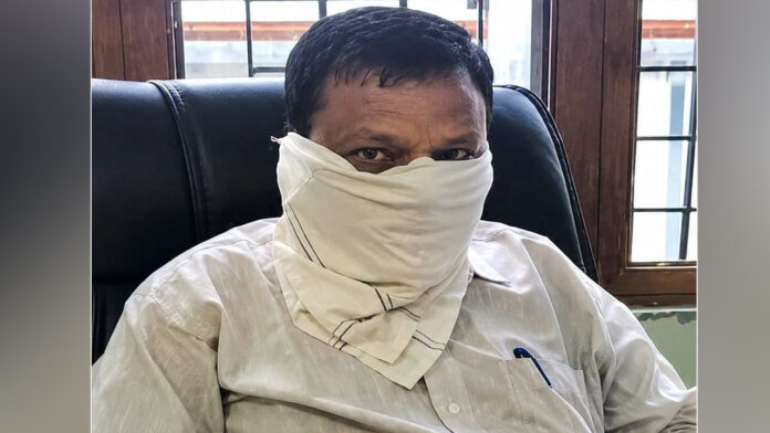 उरेडा का परियोजना अधिकारी रिश्वत लेते रंगे हाथ गिरफ्तार उरेडा का परियोजना अधिकारी रिश्वत लेते रंगे हाथ गिरफ्तार