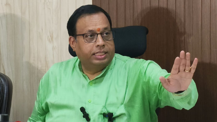 बदरीनाथ चढ़ावा चोरी प्रकरणः द्विवेदी ने गोदियाल को फिर दी बहस की चुनौती बदरीनाथ चढ़ावा चोरी प्रकरणः द्विवेदी ने गोदियाल को फिर दी बहस की चुनौती