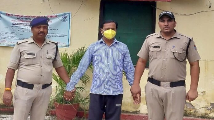 जमीनी धोखाधड़ी में फरार चल रहा गैंगस्टर गिरफ्तार जमीनी धोखाधड़ी में फरार चल रहा गैंगस्टर गिरफ्तार