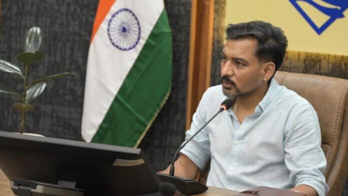 जर्जर भवनों पर डीएम सख्त : चिन्हीकरण के निर्देश