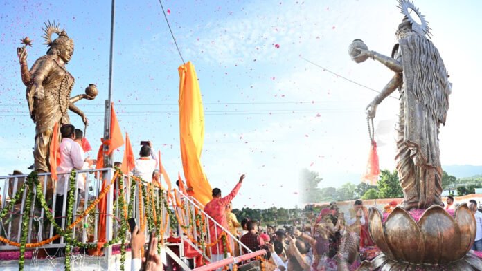 मुख्यमंत्री धामी ने किया माँ यमुना की प्रतिमा का अनावरण और हरिघाट का लोकार्पण मुख्यमंत्री धामी ने किया माँ यमुना की प्रतिमा का अनावरण और हरिघाट का लोकार्पण